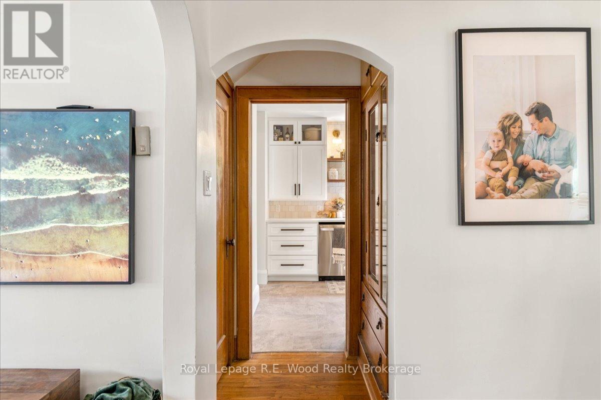 15 Mckenzie Street, Tillsonburg, Ontario  N4G 2E7 - Photo 9 - X12636370