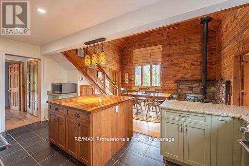 1110 Sedgwick Road, Minden Hills, Ontario K0M 2K0 - Photo 10 - X12636376