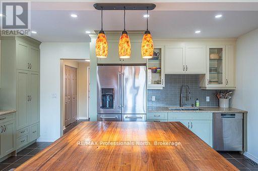 1110 Sedgwick Road, Minden Hills, Ontario K0M 2K0 - Photo 6 - X12636376