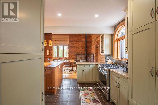 1110 Sedgwick Road, Minden Hills, Ontario K0M 2K0 - Photo 8 - X12636376