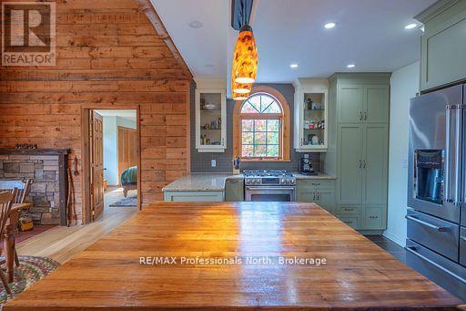 1110 Sedgwick Road, Minden Hills, Ontario K0M 2K0 - Photo 9 - X12636376