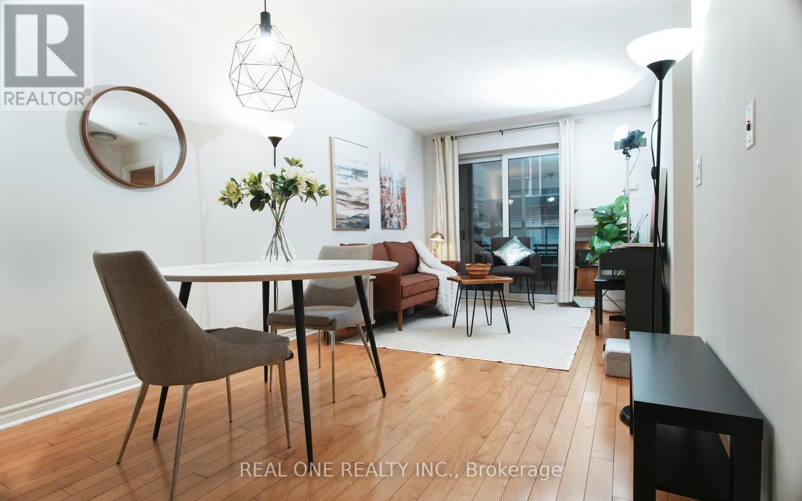 929 - 250 WELLINGTON STREET W, Toronto, Ontario