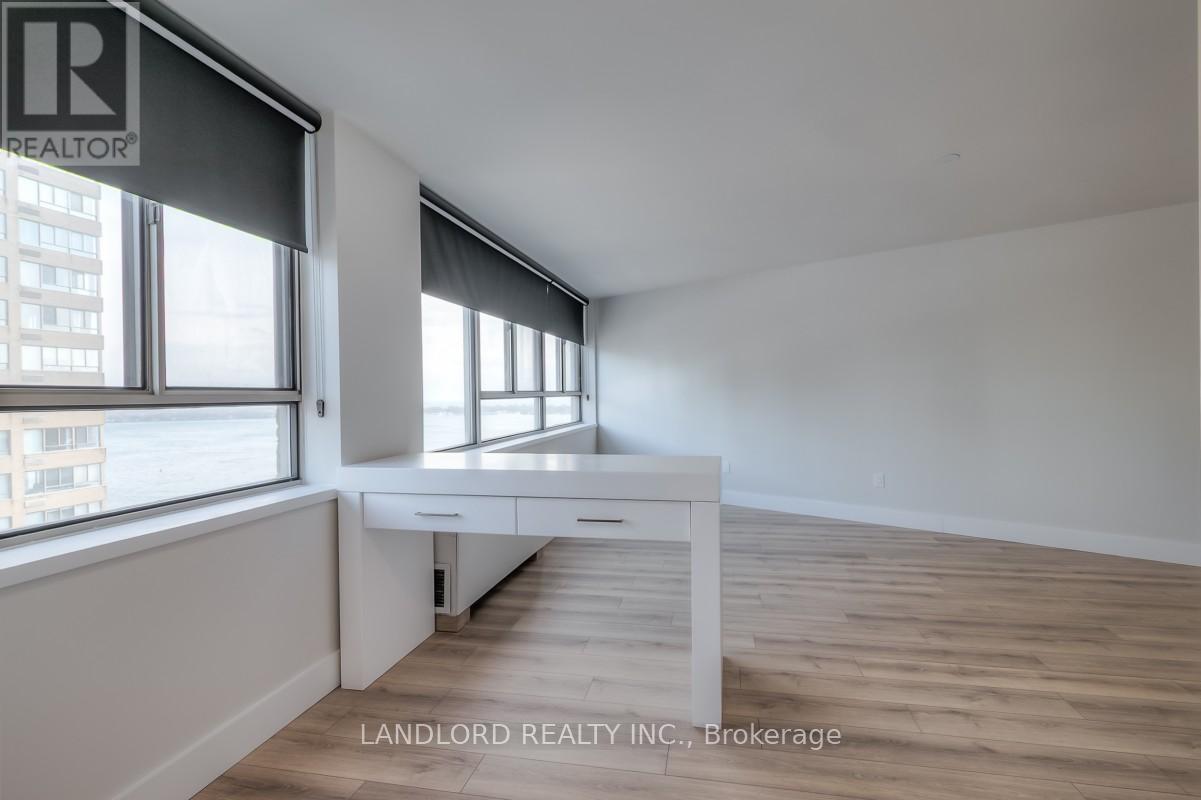 2306 - 270 Queens Quay W, Toronto, Ontario  M5J 2N4 - Photo 10 - C12636380