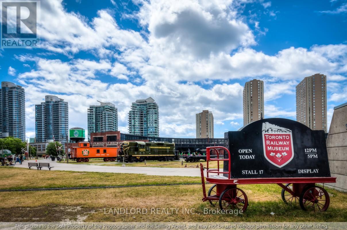 2306 - 270 Queens Quay W, Toronto, Ontario  M5J 2N4 - Photo 24 - C12636380