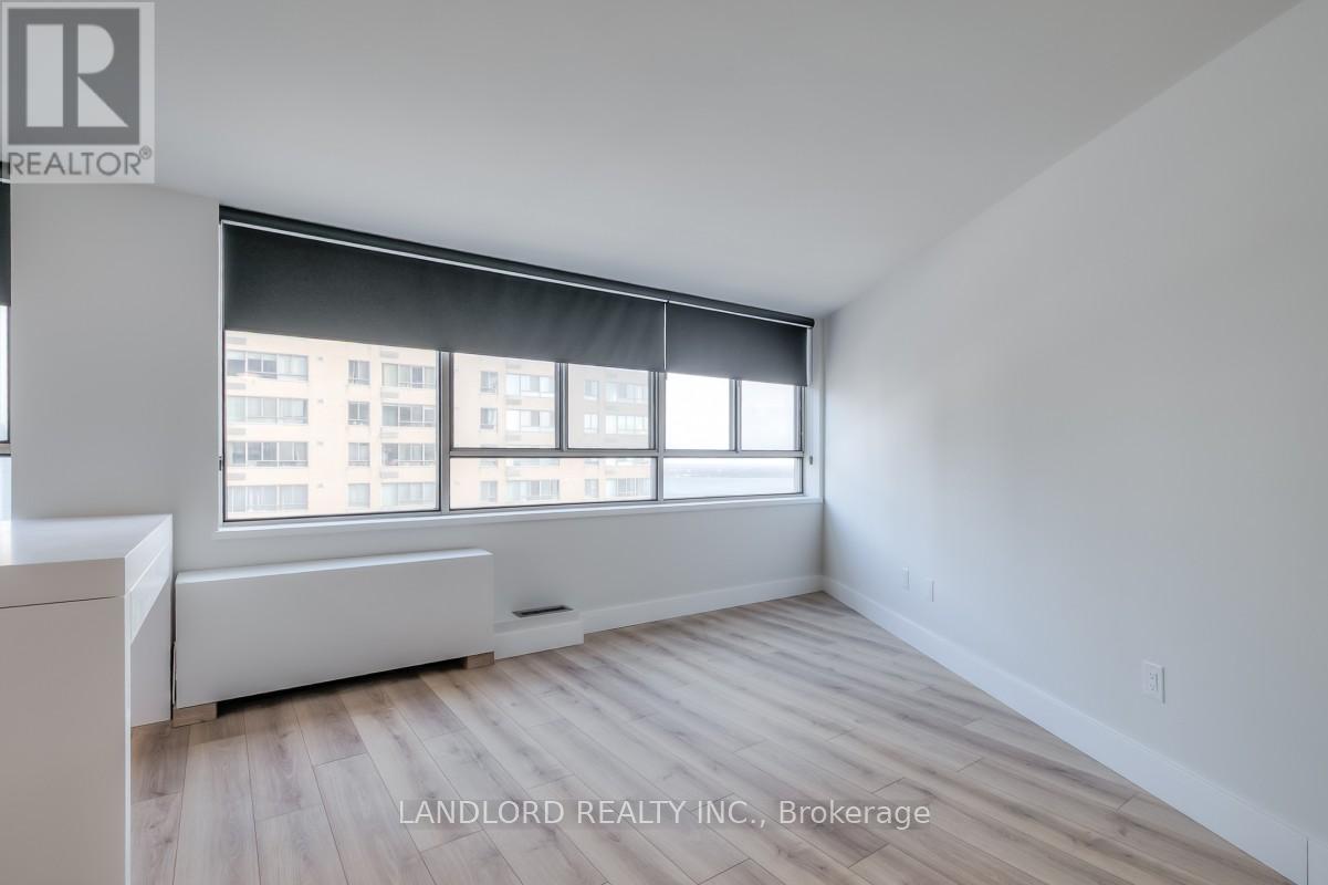 2306 - 270 Queens Quay W, Toronto, Ontario  M5J 2N4 - Photo 3 - C12636380