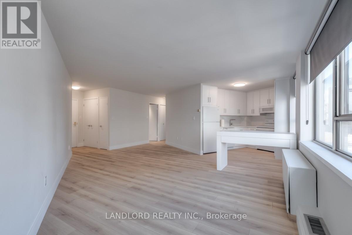 2306 - 270 Queens Quay W, Toronto, Ontario  M5J 2N4 - Photo 4 - C12636380