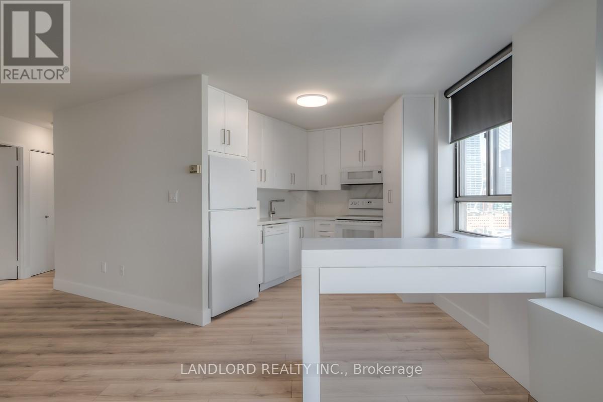 2306 - 270 Queens Quay W, Toronto, Ontario  M5J 2N4 - Photo 6 - C12636380