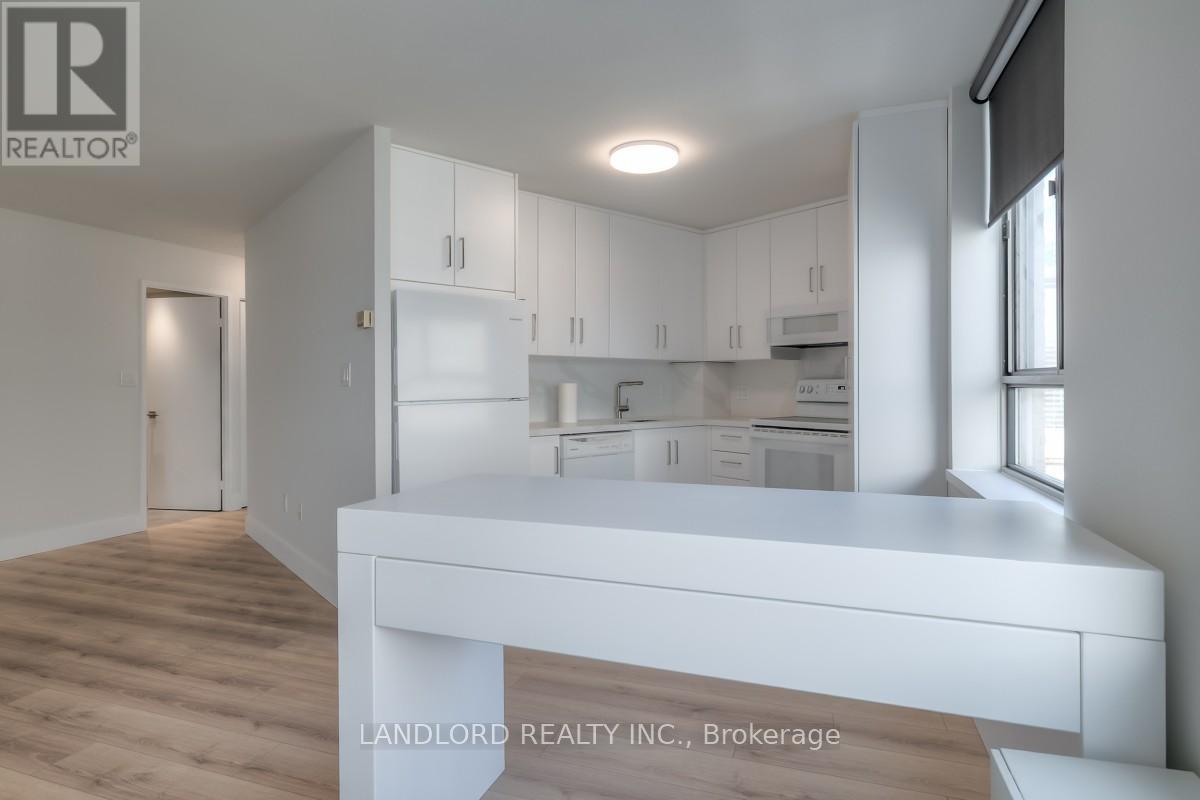 2306 - 270 Queens Quay W, Toronto, Ontario  M5J 2N4 - Photo 7 - C12636380