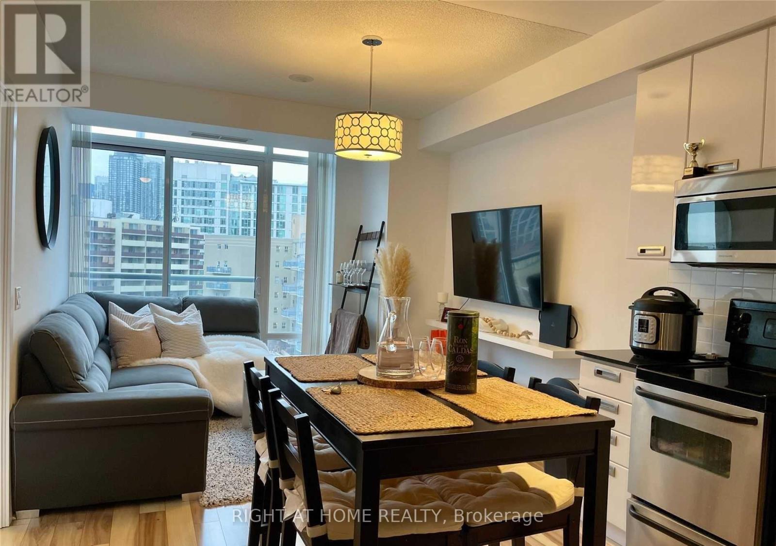 709 - 90 Stadium Road, Toronto, Ontario  M5V 3W5 - Photo 6 - C12636388