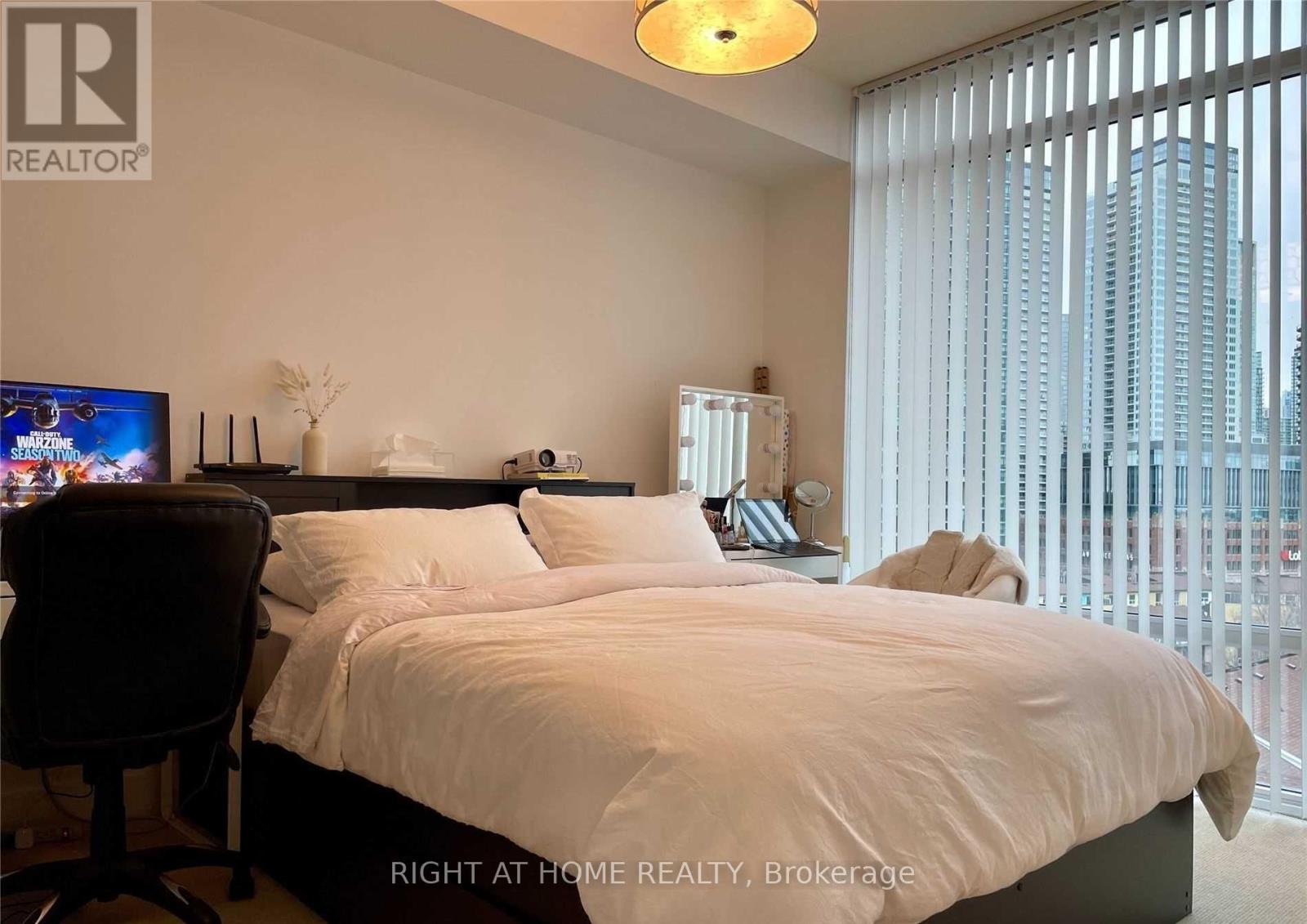 709 - 90 Stadium Road, Toronto, Ontario  M5V 3W5 - Photo 9 - C12636388