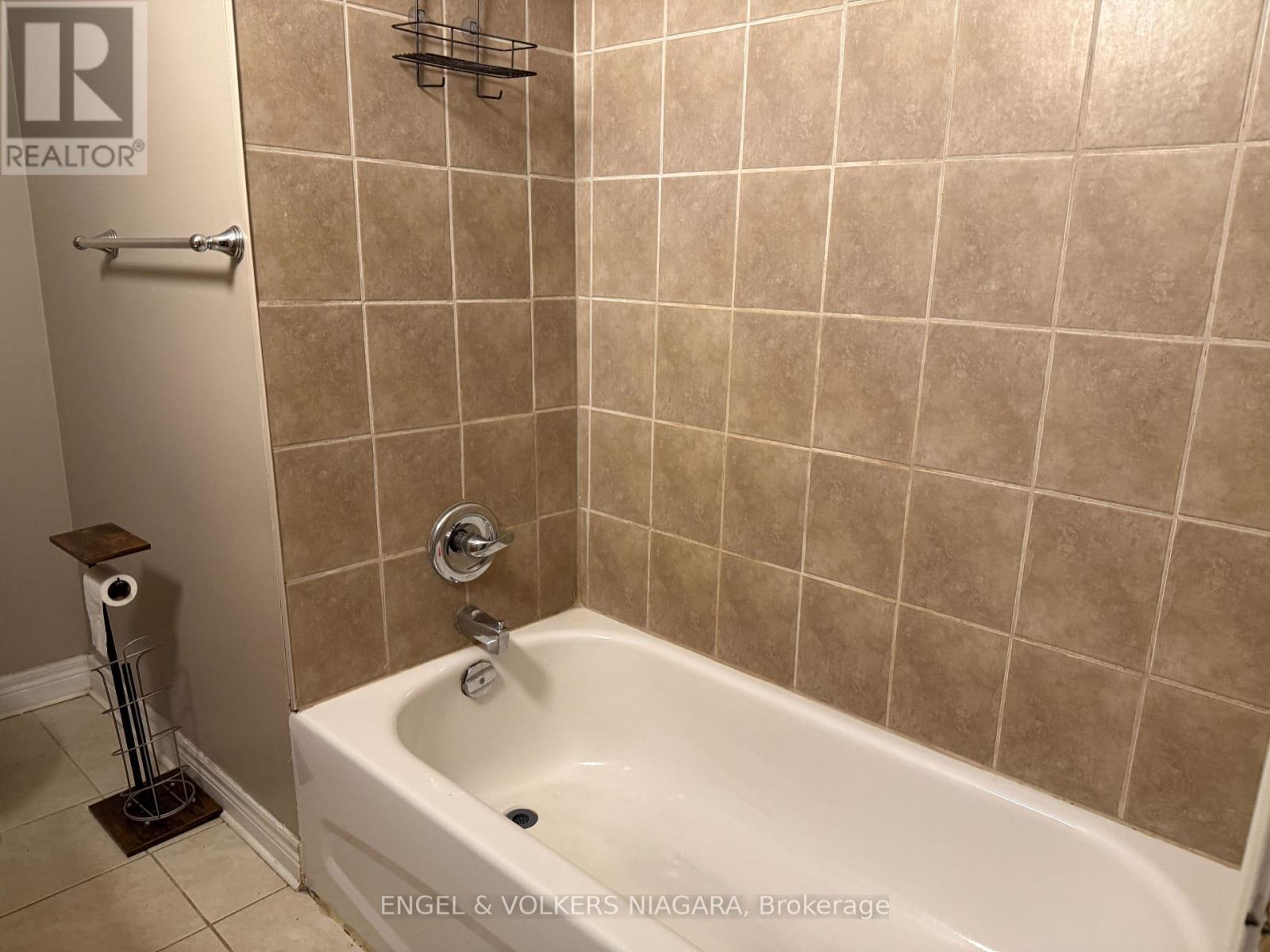 Main Floor - 5006 Willmott Street, Niagara Falls, Ontario  L2E 1Z8 - Photo 10 - X12462006