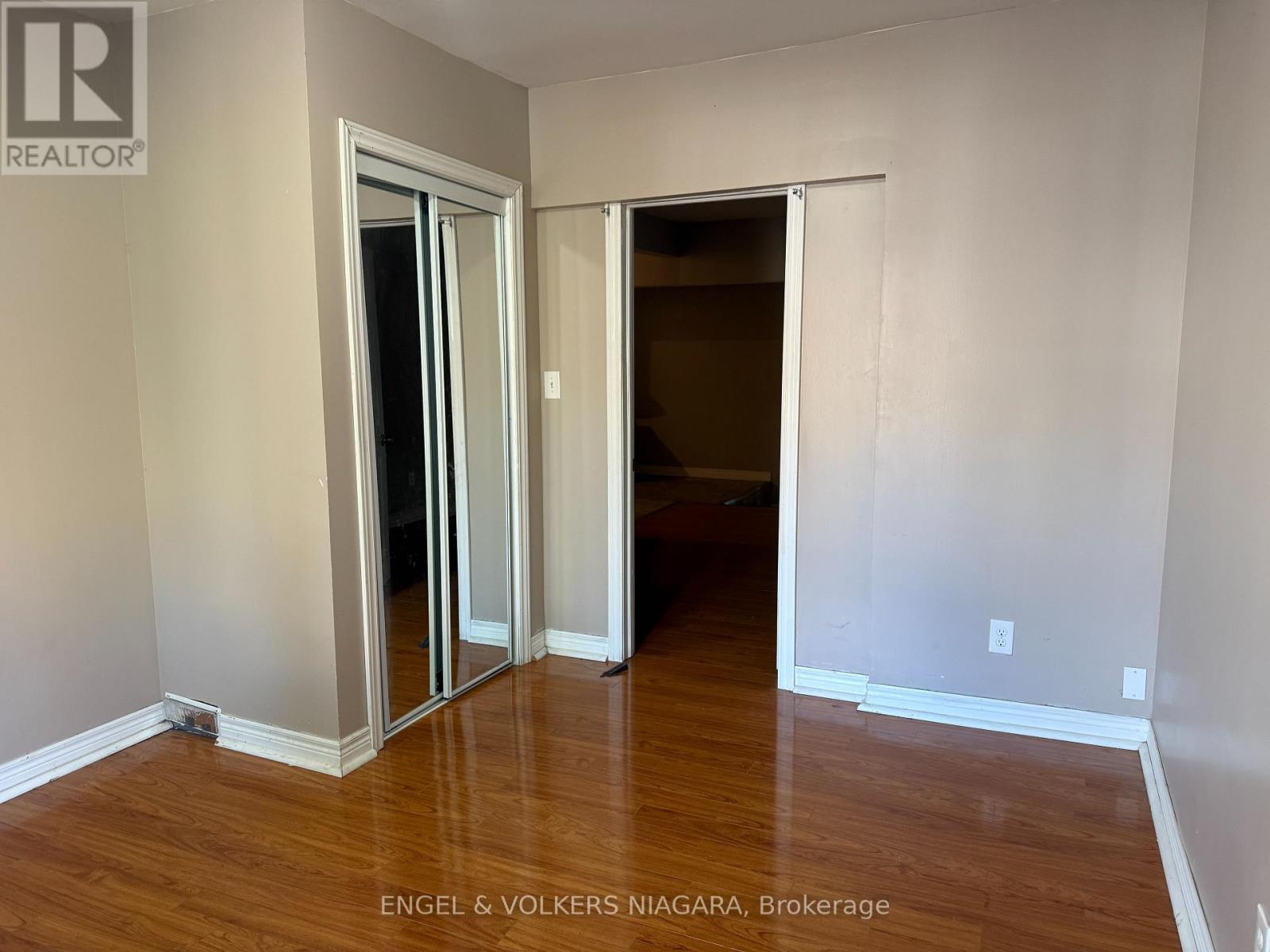 Main Floor - 5006 Willmott Street, Niagara Falls, Ontario  L2E 1Z8 - Photo 8 - X12462006