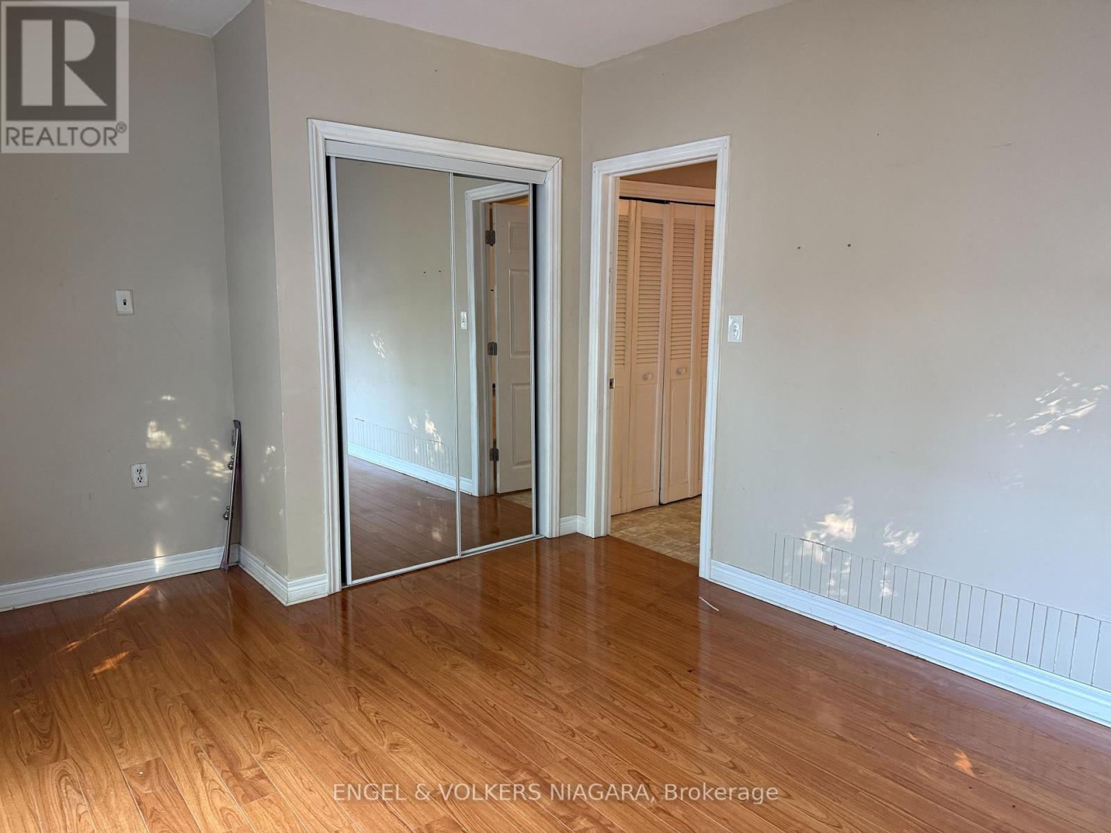 Main Floor - 5006 Willmott Street, Niagara Falls, Ontario  L2E 1Z8 - Photo 5 - X12462006