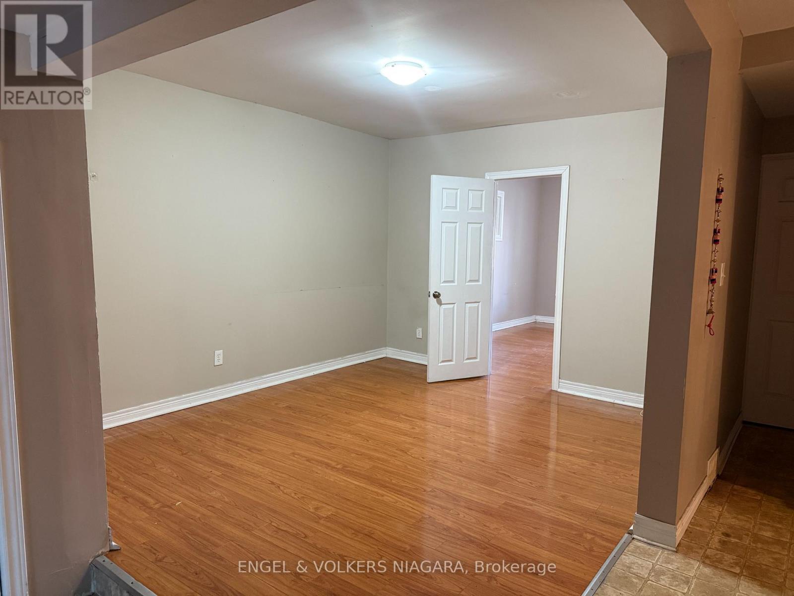 Main Floor - 5006 Willmott Street, Niagara Falls, Ontario  L2E 1Z8 - Photo 7 - X12462006