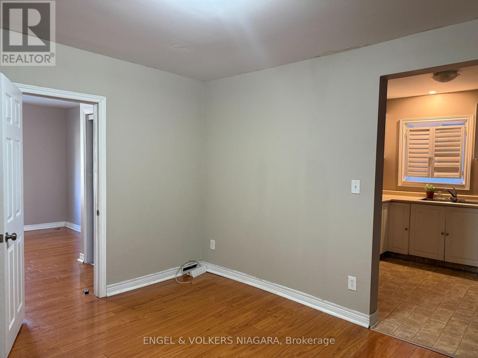 Main Floor - 5006 Willmott Street, Niagara Falls, Ontario  L2E 1Z8 - Photo 6 - X12462006
