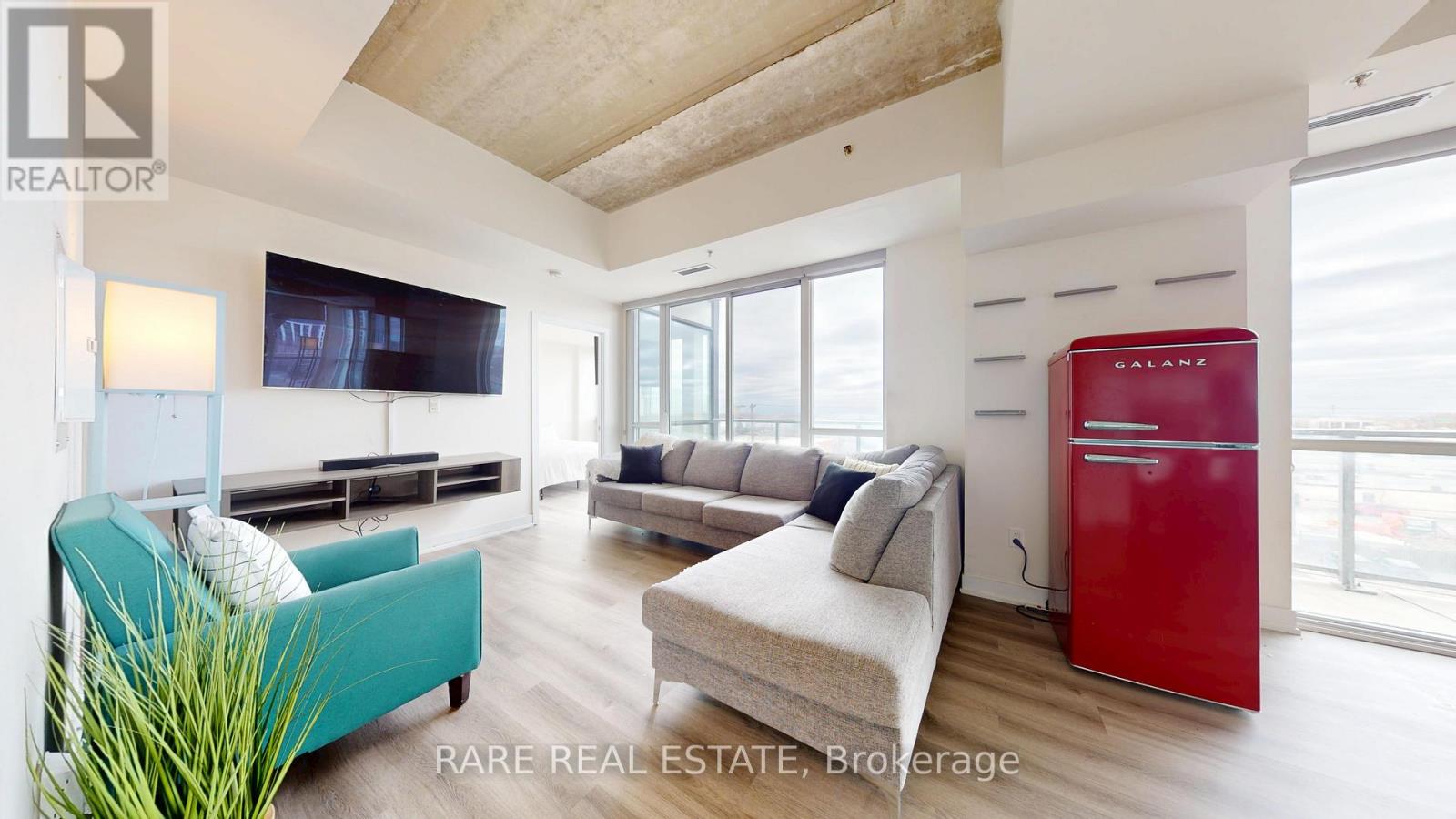 501 - 51 Lady Bank Road, Toronto, Ontario  M8Z 0C9 - Photo 2 - W12564322