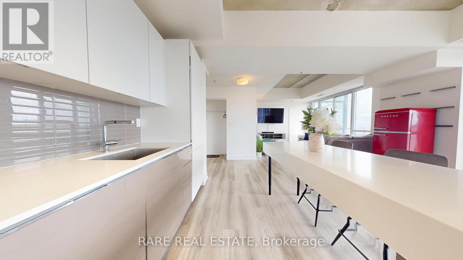 501 - 51 Lady Bank Road, Toronto, Ontario  M8Z 0C9 - Photo 6 - W12564322