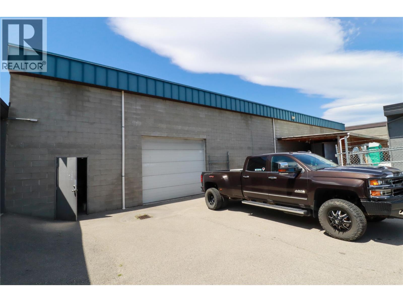 375 Warren Avenue, Penticton, British Columbia  V2A 7T6 - Photo 2 - 10354852