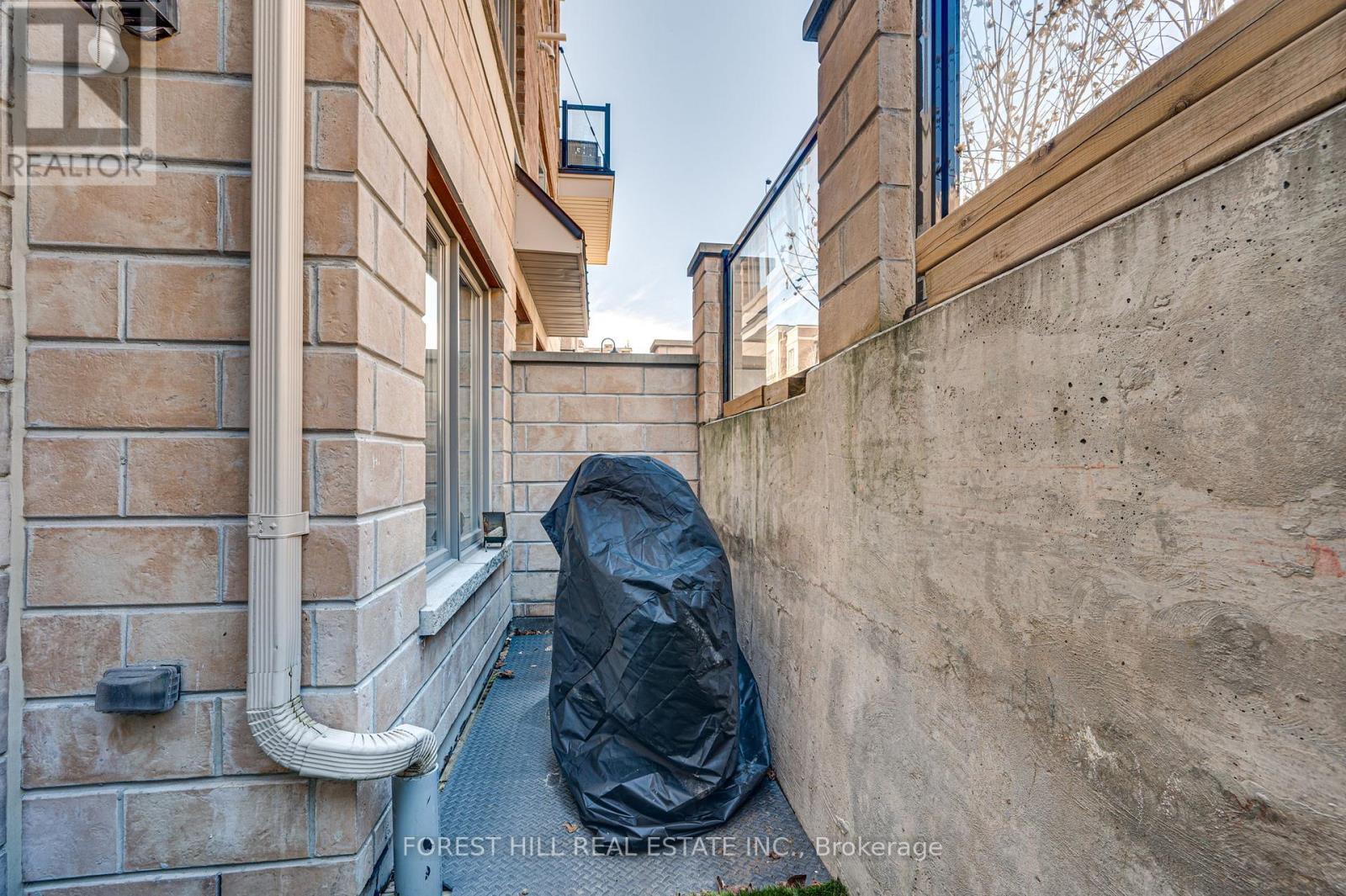 85 - 100 Parrotta Drive, Toronto, Ontario  M9M 0B5 - Photo 27 - W12636324