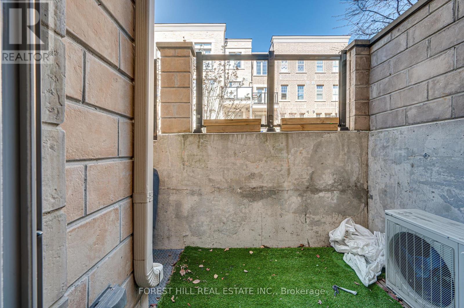 85 - 100 Parrotta Drive, Toronto, Ontario  M9M 0B5 - Photo 28 - W12636324