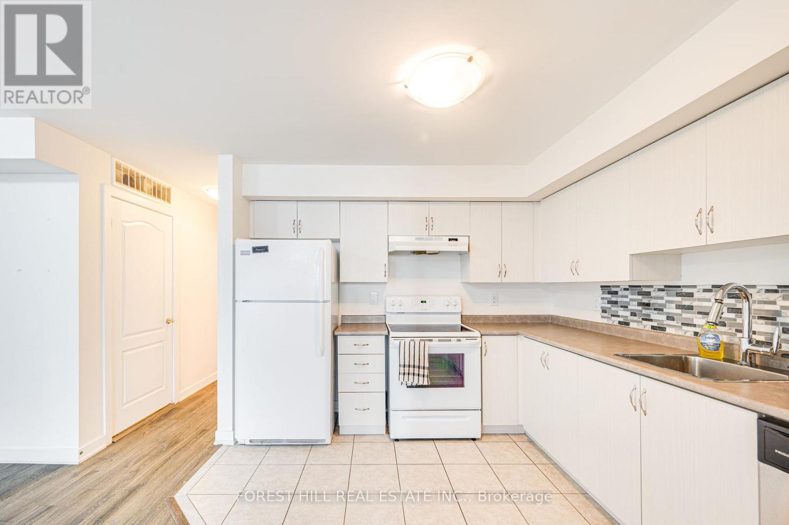 85 - 100 Parrotta Drive, Toronto, Ontario  M9M 0B5 - Photo 4 - W12636324