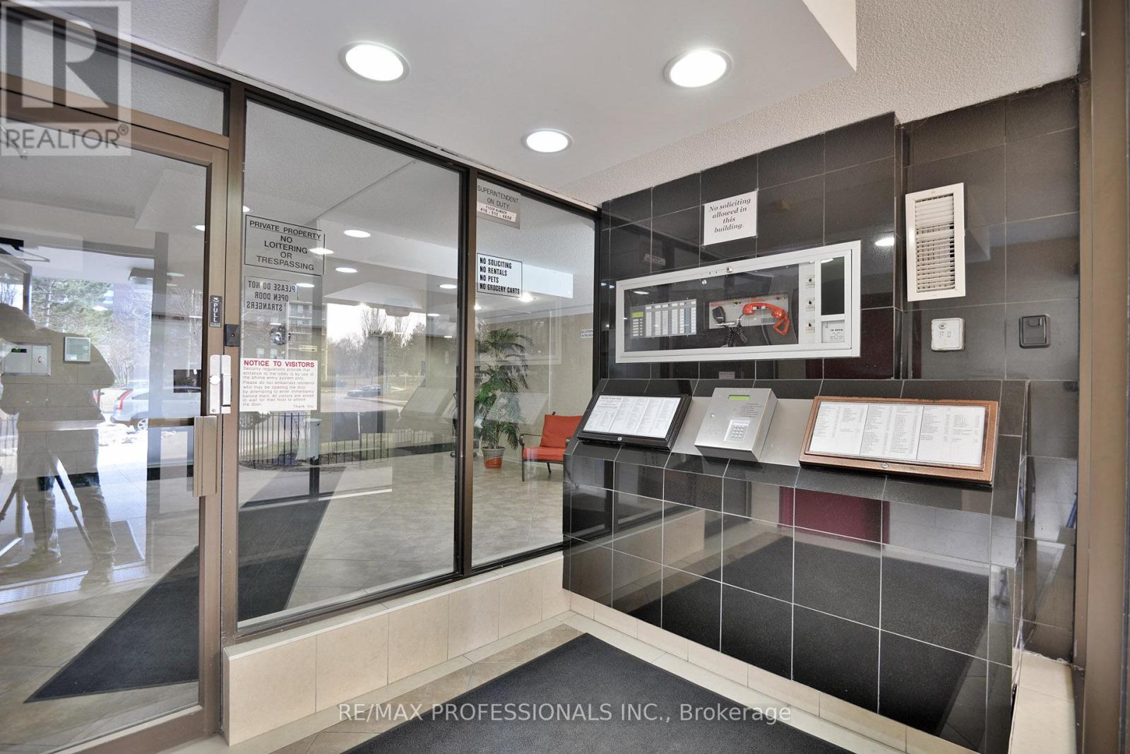 1109 - 4 Kings Cross Road, Brampton, Ontario  L6T 3X8 - Photo 4 - W12636368