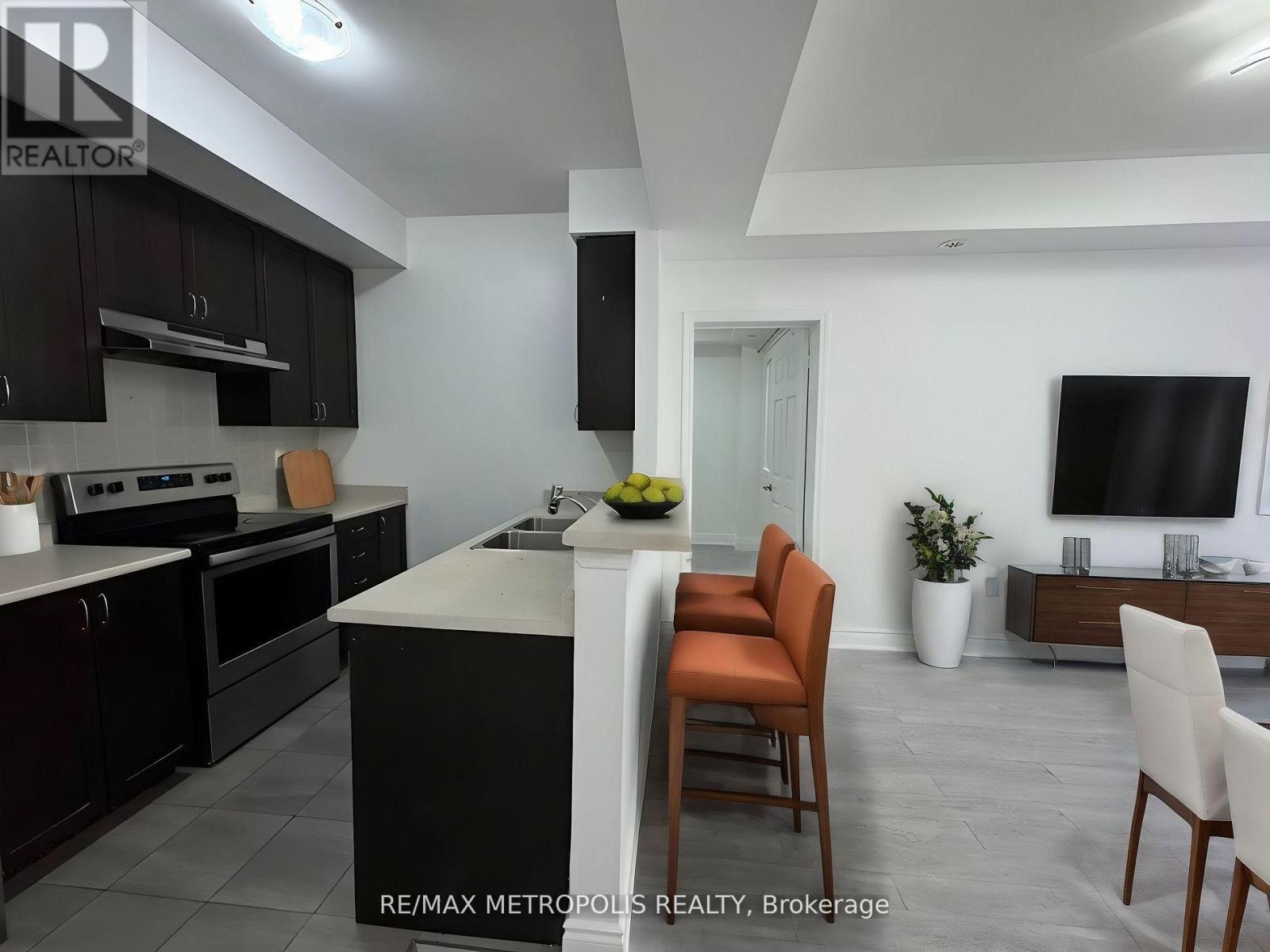 294 - 250 Sunny Meadow Boulevard, Brampton, Ontario  L3R 3Y6 - Photo 3 - W12636390