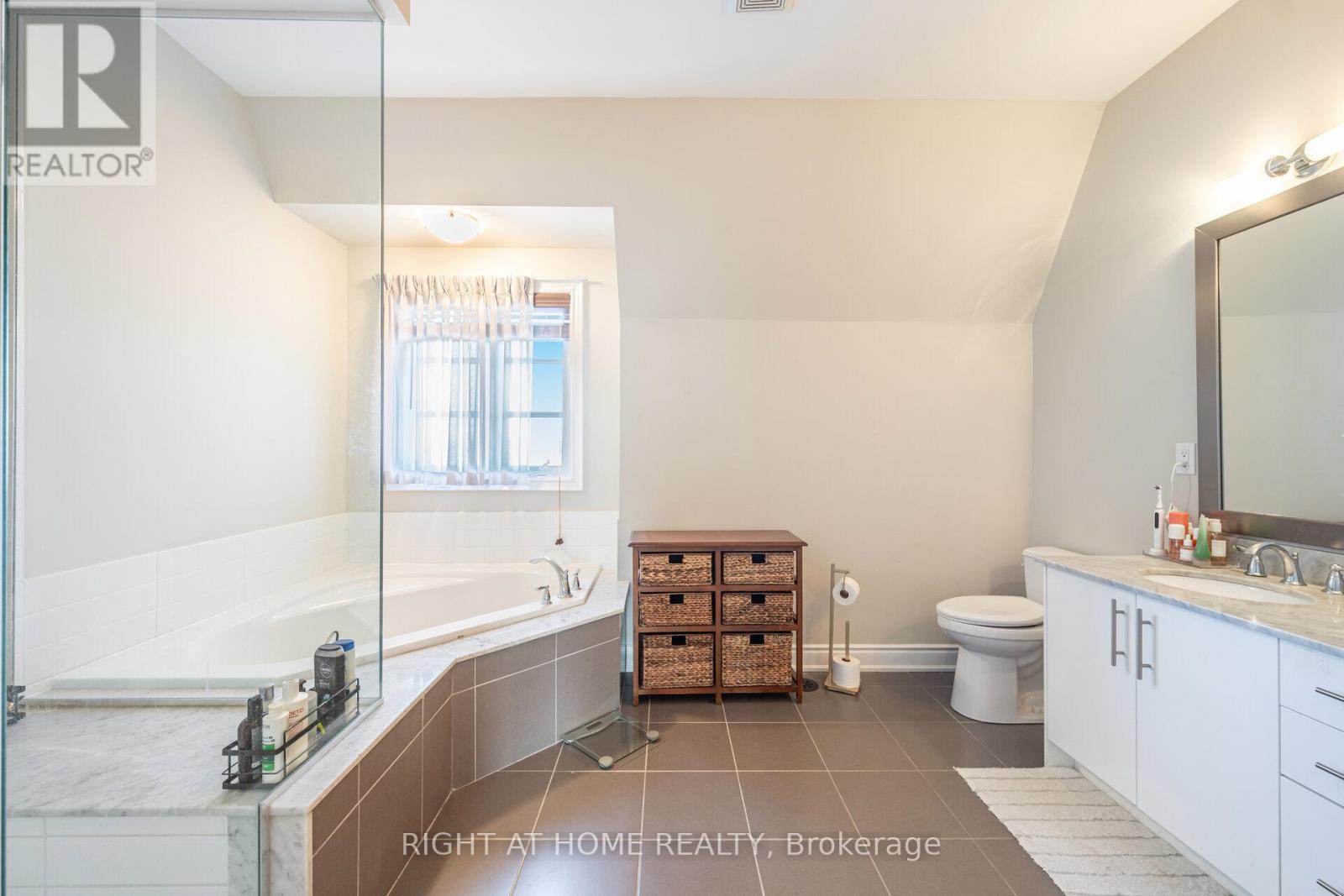 Unit 5 - 2160 Trafalgar Road W, Oakville, Ontario  L6H 7H2 - Photo 28 - W12636428