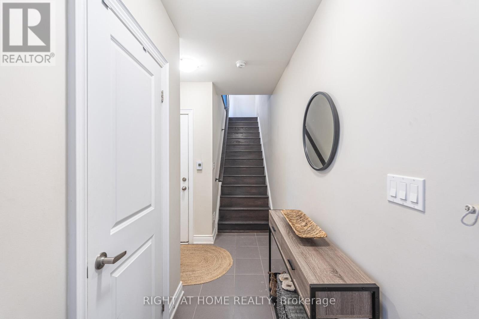 Unit 5 - 2160 Trafalgar Road W, Oakville, Ontario  L6H 7H2 - Photo 3 - W12636428