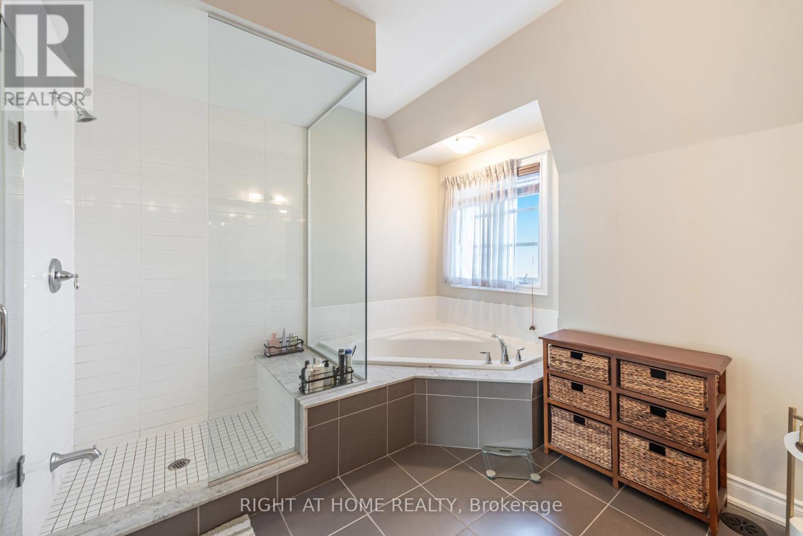 Unit 5 - 2160 Trafalgar Road W, Oakville, Ontario  L6H 7H2 - Photo 30 - W12636428