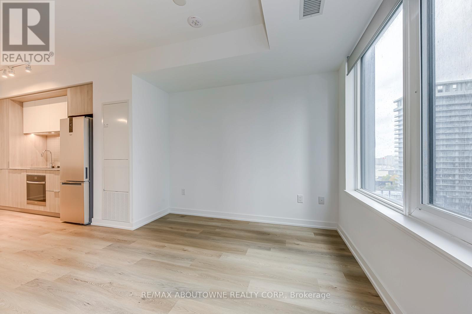 1106 - 395 Square One Drive, Mississauga, Ontario  L5B 0P6 - Photo 16 - W12636442