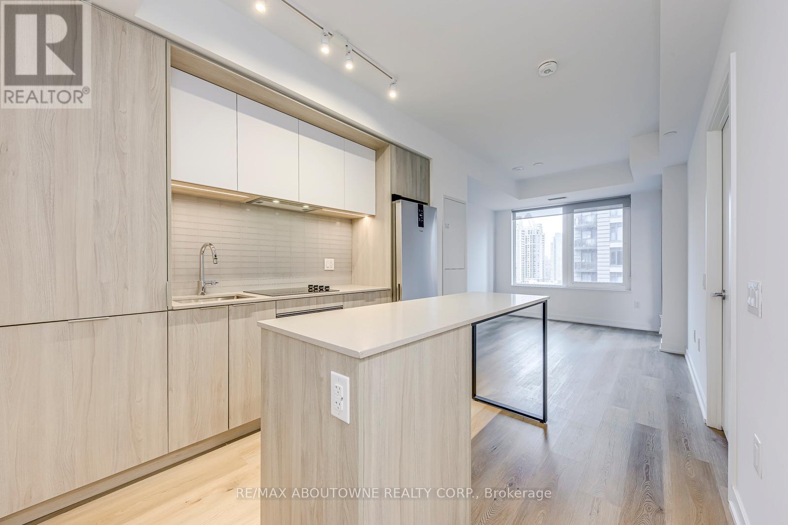 1106 - 395 Square One Drive, Mississauga, Ontario  L5B 0P6 - Photo 9 - W12636442