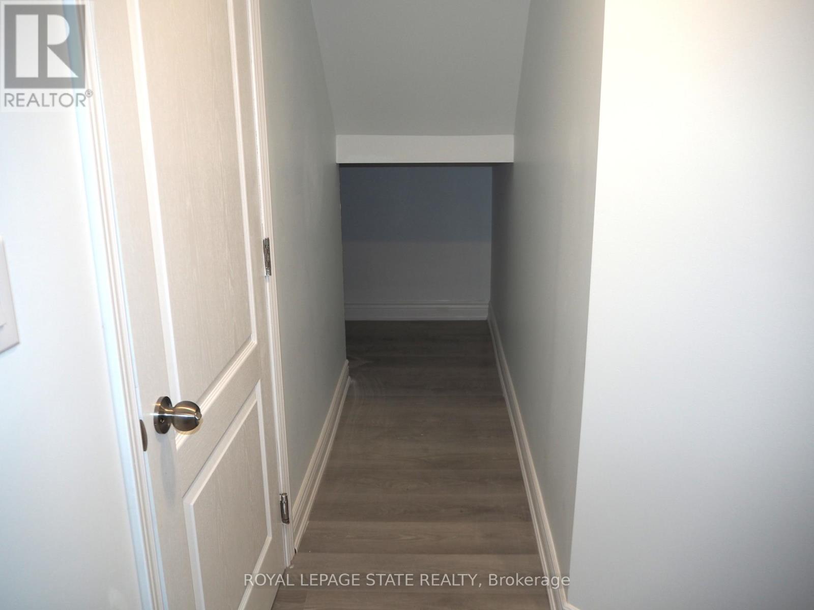 8 Knowles Street, Hamilton, Ontario  L8K 3V5 - Photo 17 - X12636310