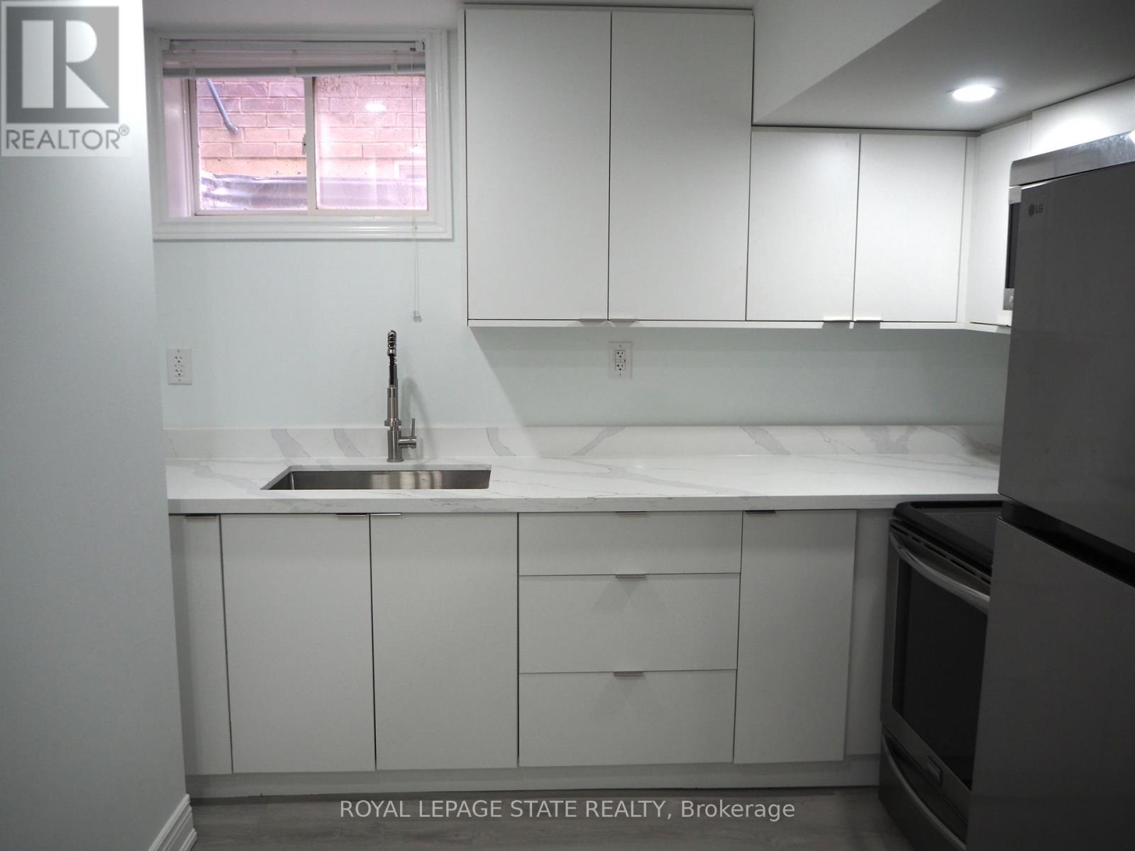 Bsmt - 8 Knowles Street, Hamilton, Ontario  L8K 3V5 - Photo 6 - X12636310