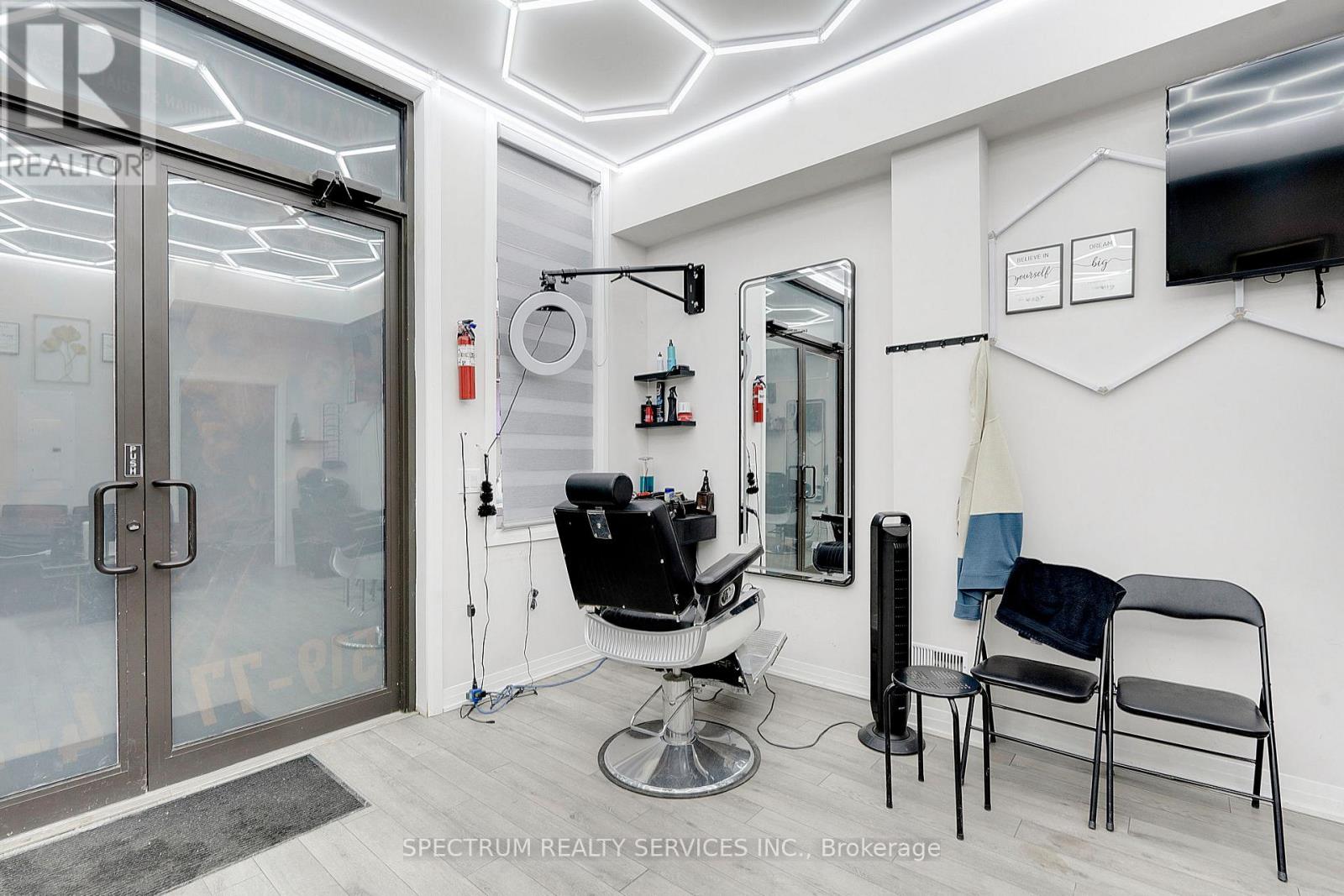 204 - 585 Colborne Street E, Brantford, Ontario  N3S 3P7 - Photo 15 - X12636312