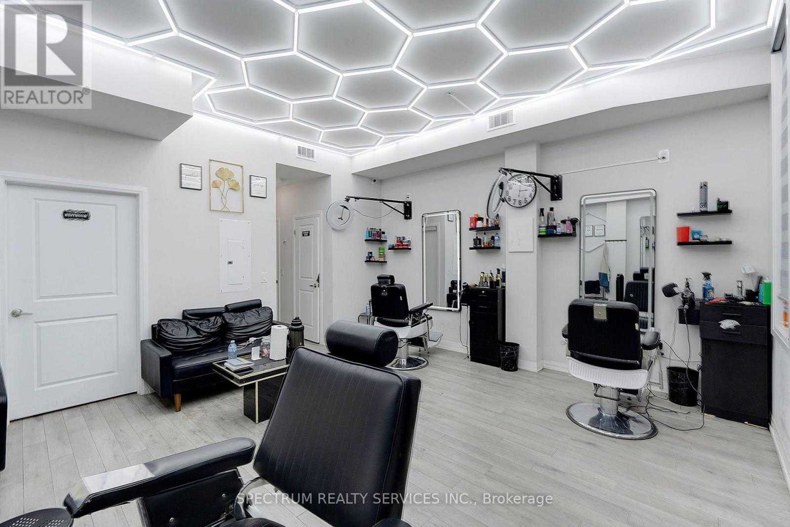 204 - 585 Colborne Street E, Brantford, Ontario  N3S 3P7 - Photo 8 - X12636312