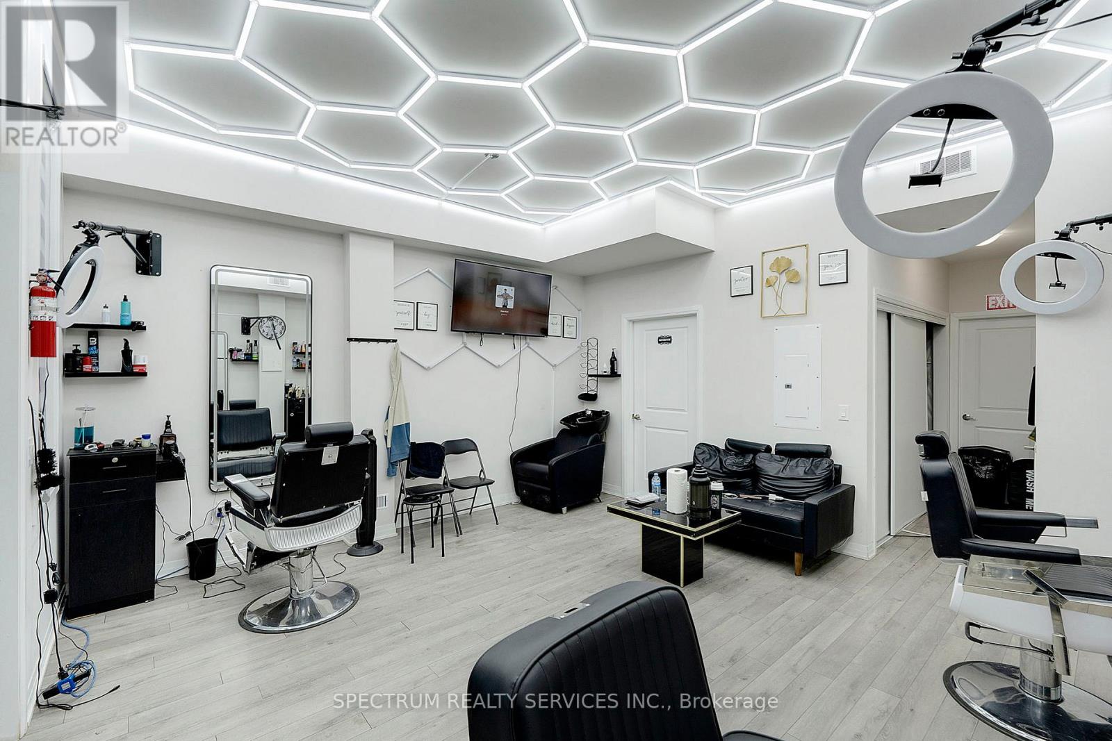 204 - 585 Colborne Street E, Brantford, Ontario  N3S 3P7 - Photo 9 - X12636312