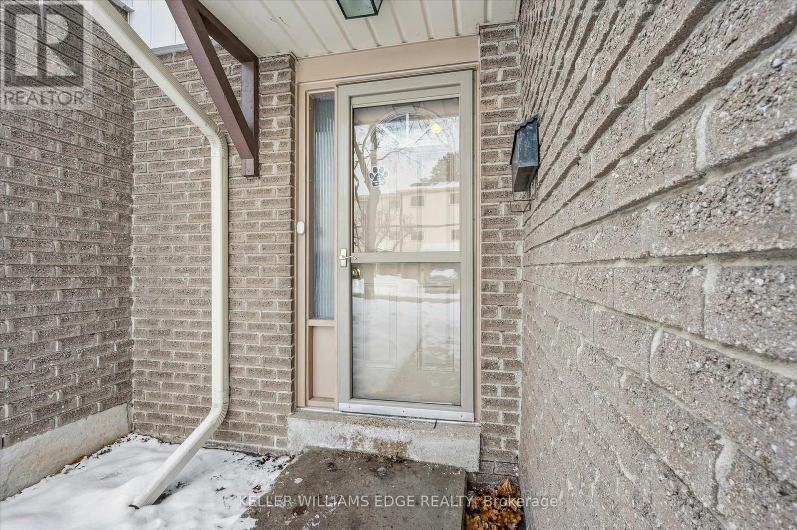 31 - 51 Paulander Drive, Kitchener, Ontario N2M 5E5 - Photo 2 - X12636334