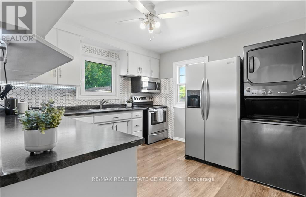 Unit - B - 154 Montgomery Road, Kitchener, Ontario  N2H 3P6 - Photo 6 - X12636362