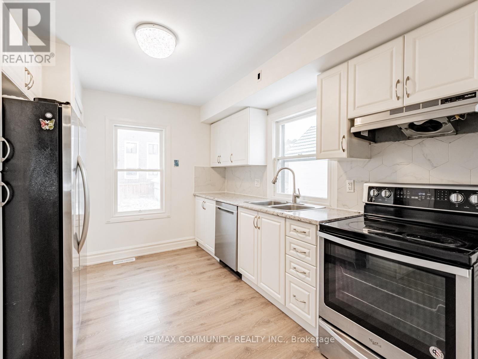 80 Livingston Avenue, Grimsby, Ontario  L3M 1L5 - Photo 12 - X12636422