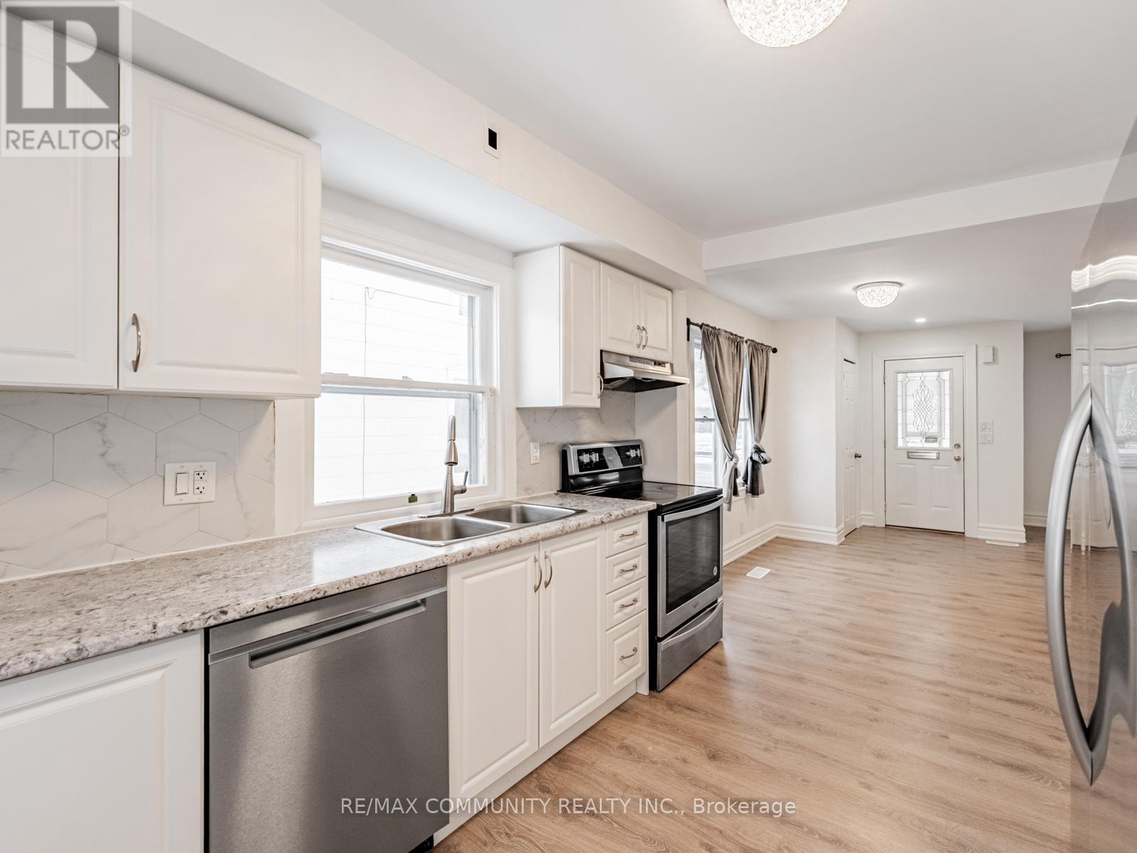 80 Livingston Avenue, Grimsby, Ontario  L3M 1L5 - Photo 14 - X12636422