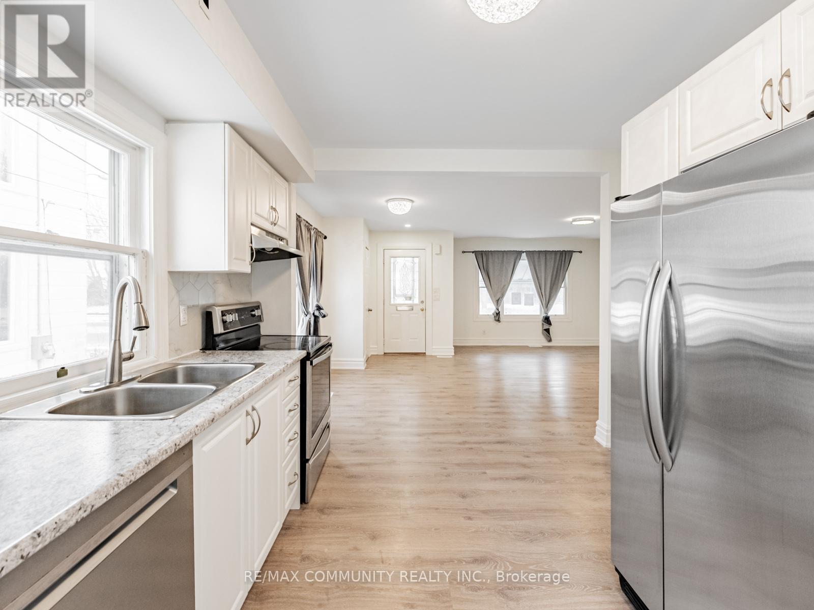 80 Livingston Avenue, Grimsby, Ontario  L3M 1L5 - Photo 15 - X12636422