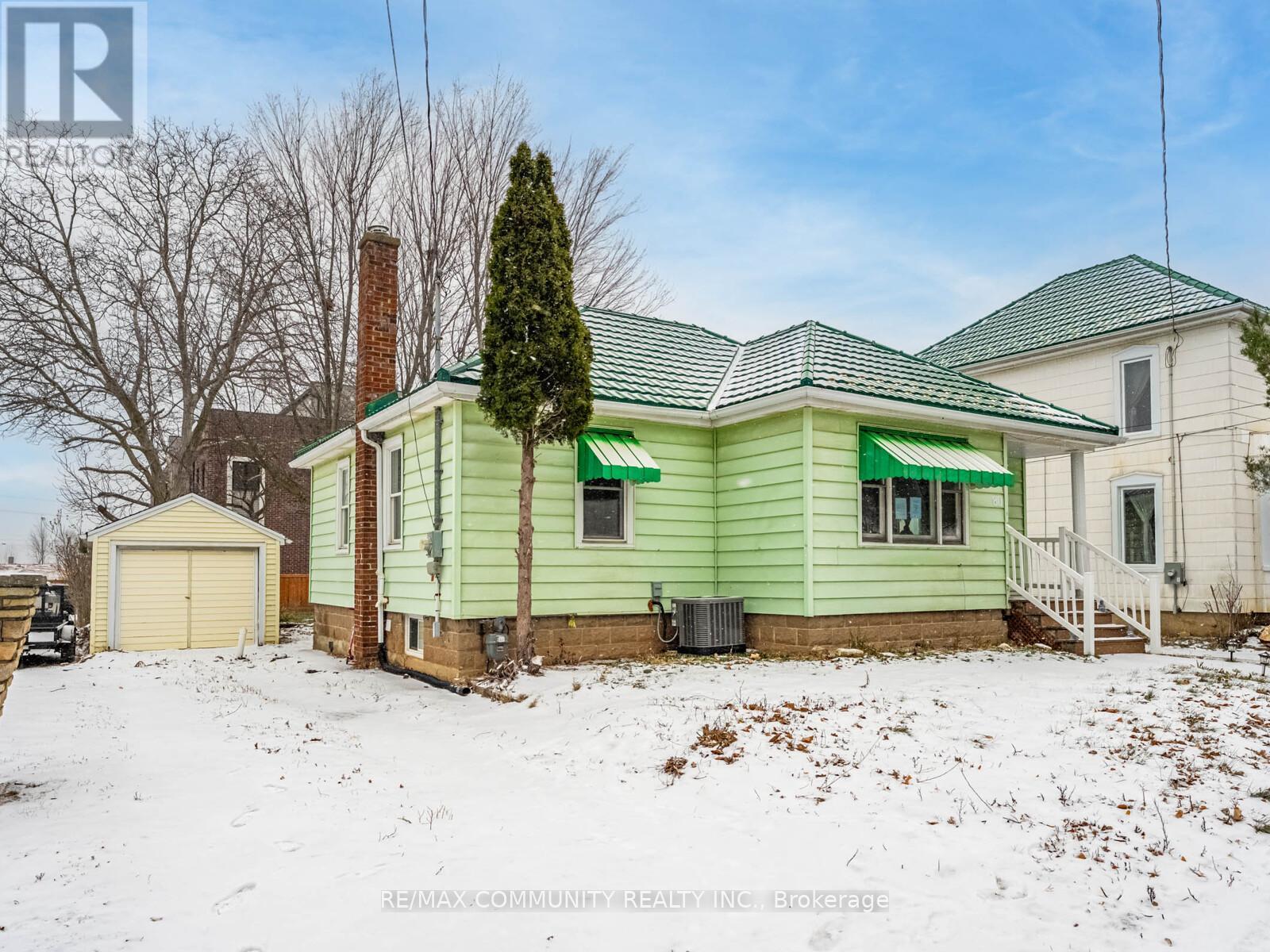 80 Livingston Avenue, Grimsby, Ontario  L3M 1L5 - Photo 2 - X12636422