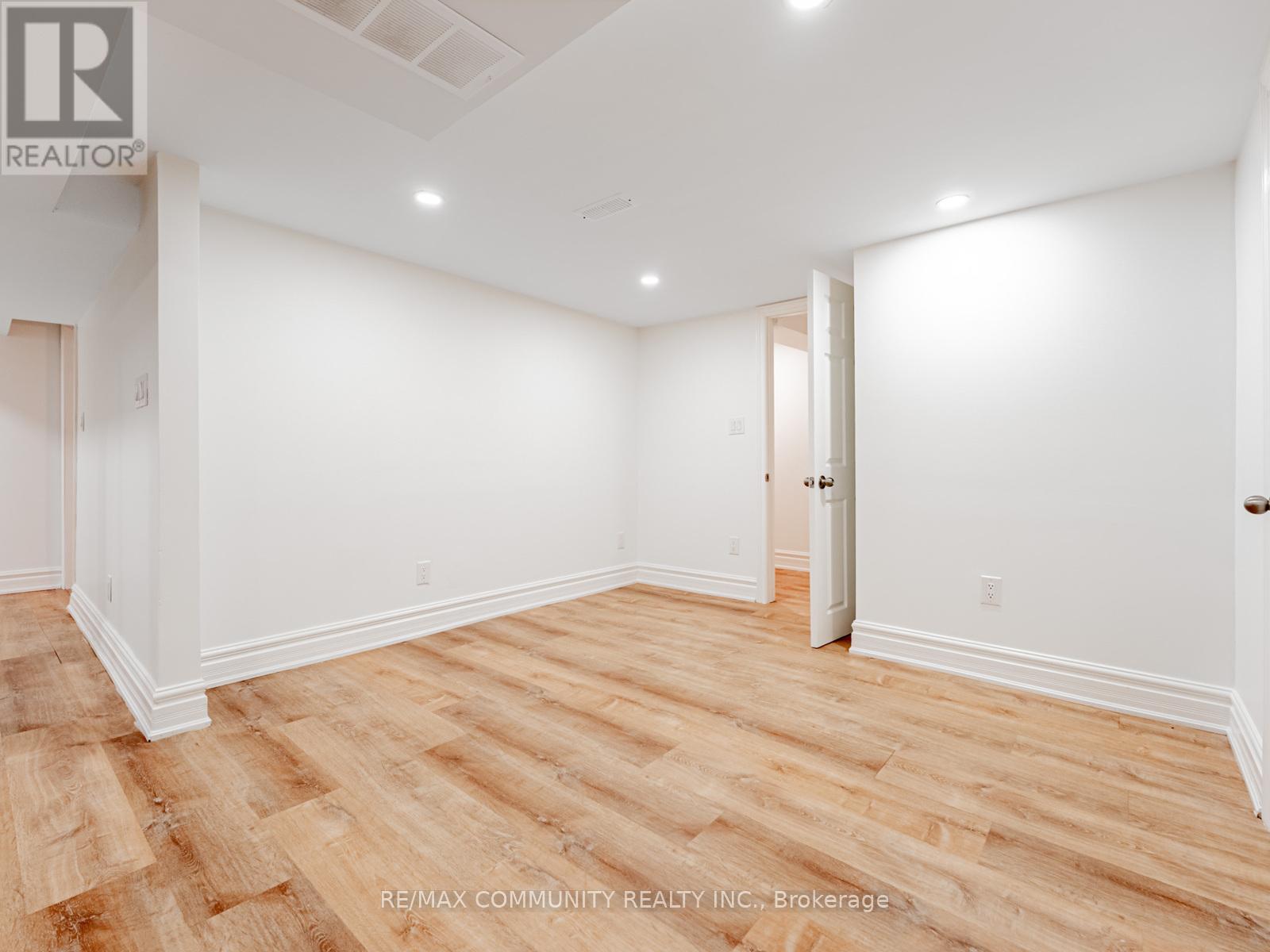 80 Livingston Avenue, Grimsby, Ontario  L3M 1L5 - Photo 27 - X12636422