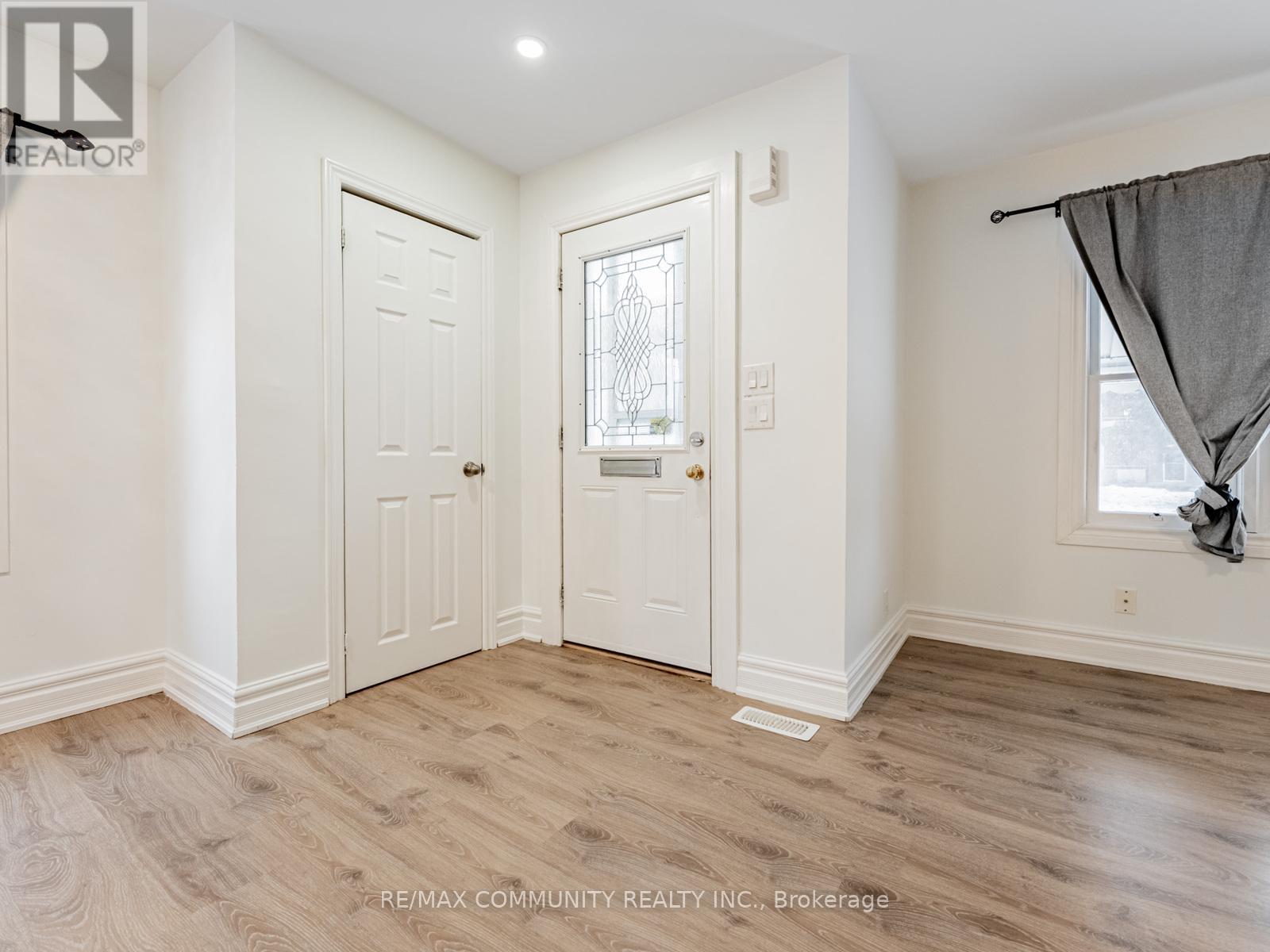 80 Livingston Avenue, Grimsby, Ontario  L3M 1L5 - Photo 3 - X12636422