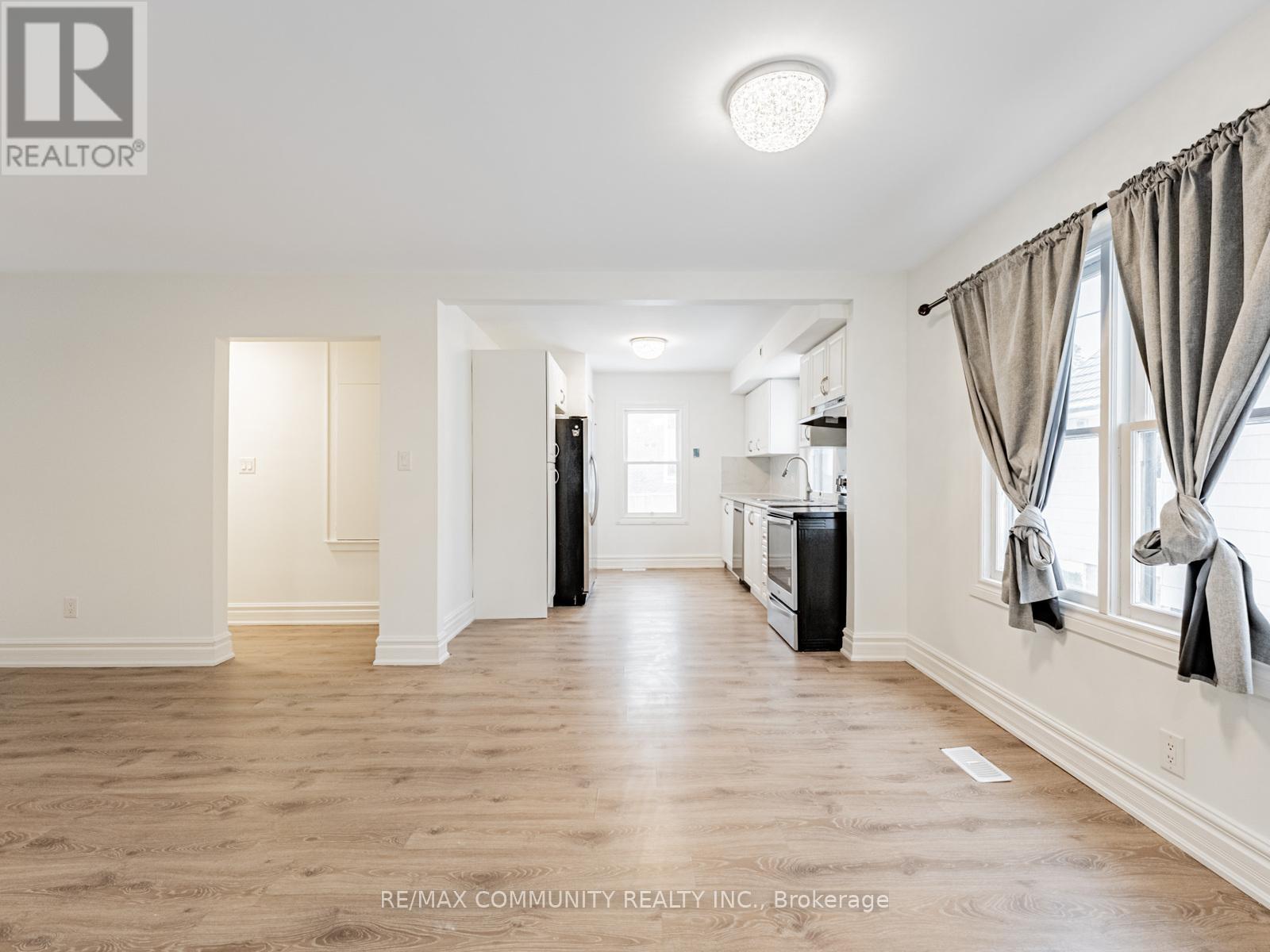 80 Livingston Avenue, Grimsby, Ontario  L3M 1L5 - Photo 4 - X12636422