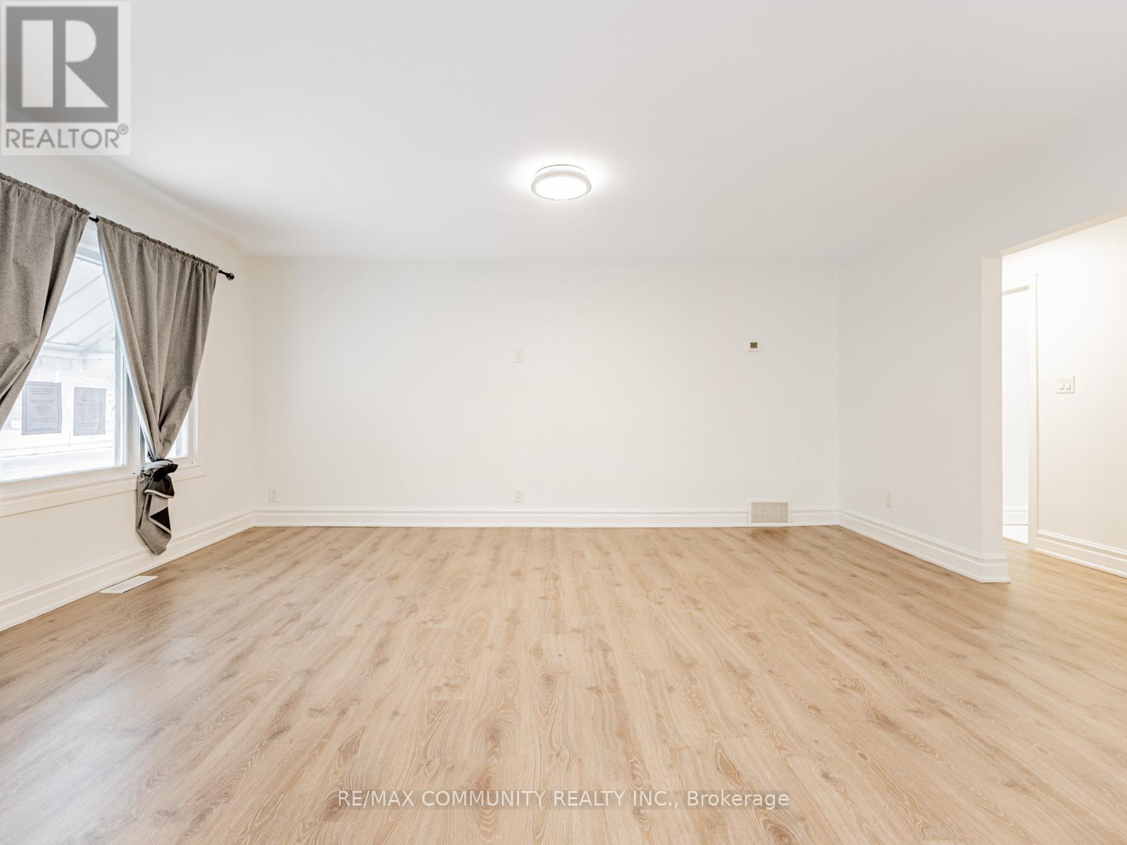 80 Livingston Avenue, Grimsby, Ontario  L3M 1L5 - Photo 6 - X12636422