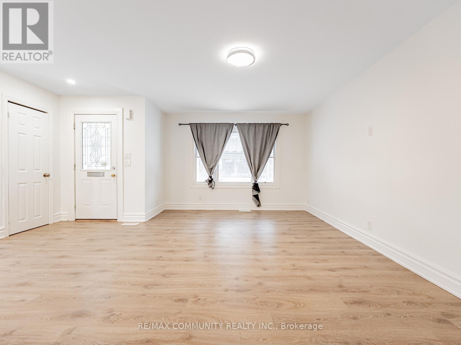 80 Livingston Avenue, Grimsby, Ontario  L3M 1L5 - Photo 8 - X12636422