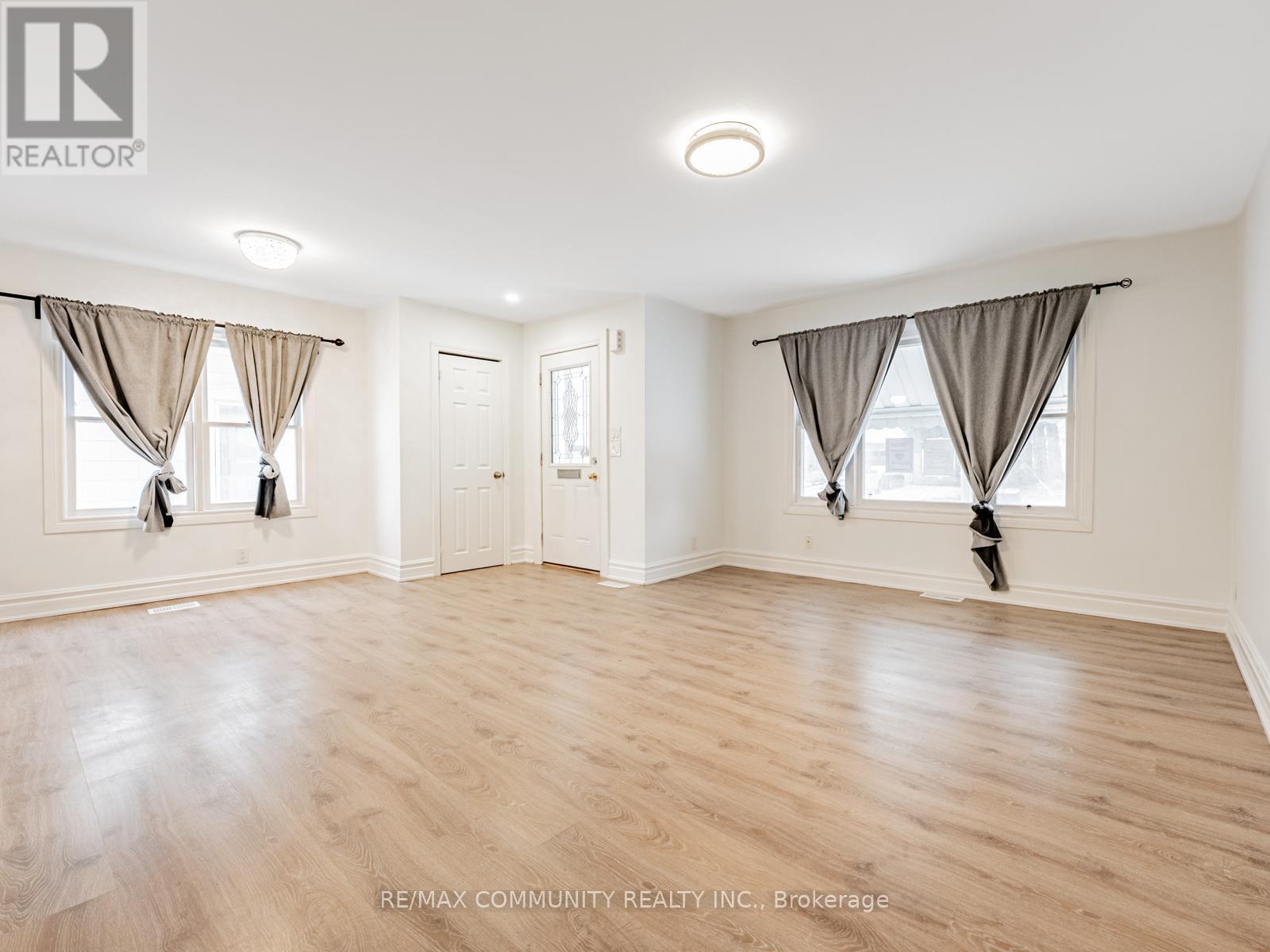 80 Livingston Avenue, Grimsby, Ontario  L3M 1L5 - Photo 9 - X12636422