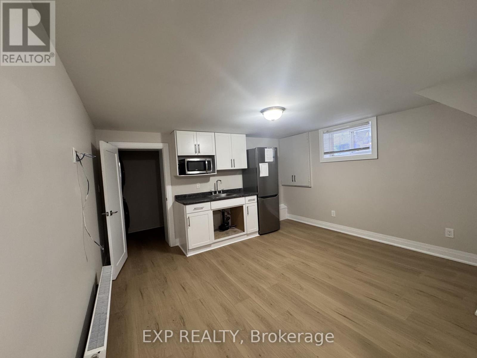 324 West 5th Street, Hamilton, Ontario  L9C 3P3 - Photo 8 - X12636454